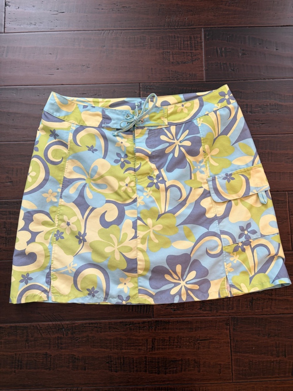 Title Nine 90’s Y2K Floral Mini Skirt Skort in Blue, Green & Cream Athletic